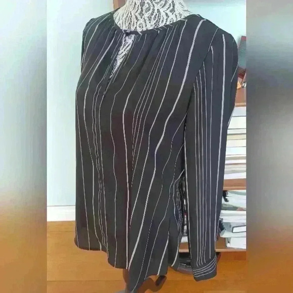 Le Chateau  Women's Medium Striped Elegant Blouse - Picture 3 of 8